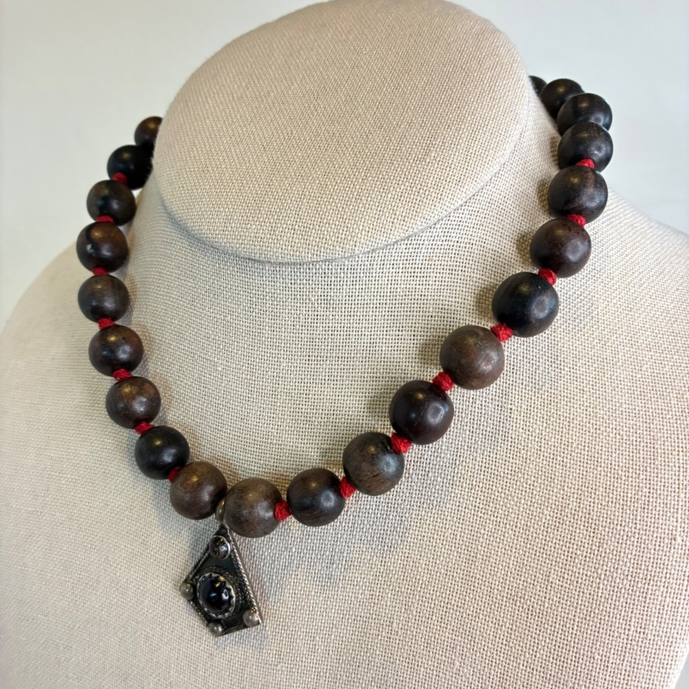 Lucky Brand Necklace Wood Bead Hand Knotted Red Cord Toggle Pendant - Picture 10 of 13